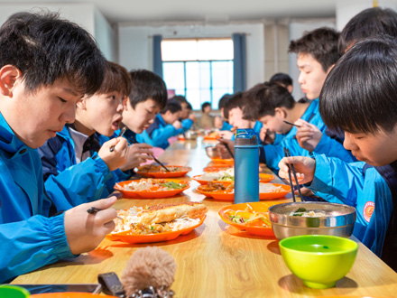 金台学生用餐