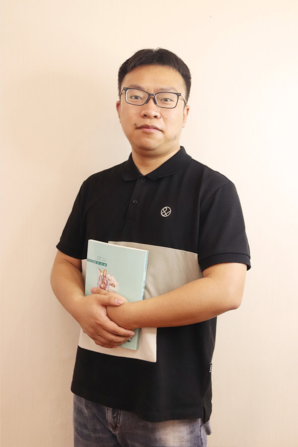 金台杨斌 本科学历，毕业于西安航空学院