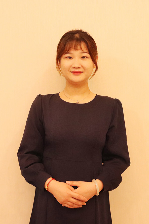 金台文哲 本科学历，优秀班主任